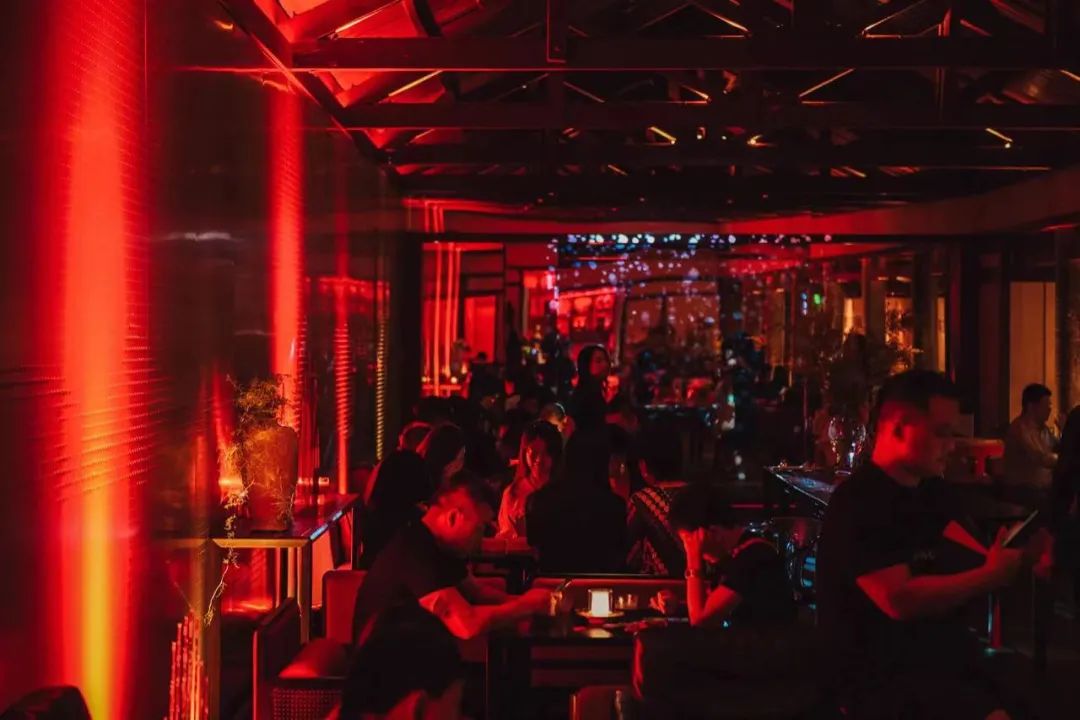 沉浸式夜生活，上海15家风格奇特的酒吧，你去过几家？